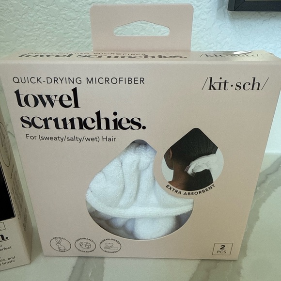 Kitsch Set - Body dry brush, Towel & Ruched Scrunchies - Picture 8 of 8